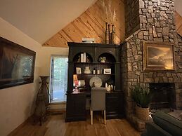 One bedroom, one bath log-sided cottage with private hot tub on Lake O