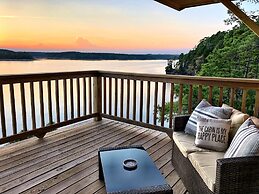 Magnificent Four Bedroom, Two 1/2 Bath luxury, log-sided Harbor North 