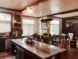 Magnificent Four Bedroom, Two 1/2 Bath luxury, log-sided Harbor North 