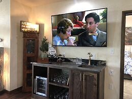 Magnificent Four Bedroom, Two 1/2 Bath luxury, log-sided Harbor North 