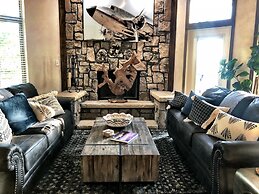 Magnificent Four Bedroom, Two 1/2 Bath luxury, log-sided Harbor North 