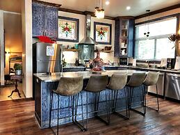 Magnificent Four Bedroom, Two 1/2 Bath luxury, log-sided Harbor North 