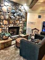 Magnificent Four Bedroom, Two 1/2 Bath luxury, log-sided Harbor North 