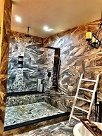 Magnificent Four Bedroom, Two 1/2 Bath luxury, log-sided Harbor North 