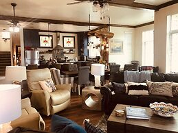 Magnificent Four Bedroom, Two 1/2 Bath luxury, log-sided Harbor North 