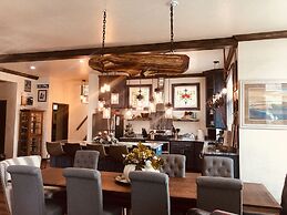 Magnificent Four Bedroom, Two 1/2 Bath luxury, log-sided Harbor North 