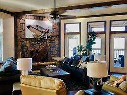 Magnificent Four Bedroom, Two 1/2 Bath luxury, log-sided Harbor North 