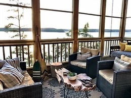 Magnificent Four Bedroom, Two 1/2 Bath luxury, log-sided Harbor North 