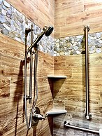 Magnificent Four Bedroom, Two 1/2 Bath luxury, log-sided Harbor North 