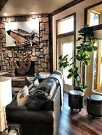 Magnificent Four Bedroom, Two 1/2 Bath luxury, log-sided Harbor North 