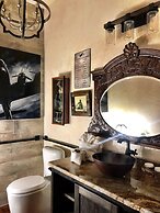 Magnificent Four Bedroom, Two 1/2 Bath luxury, log-sided Harbor North 