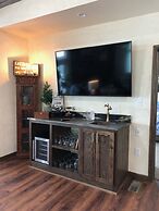 Magnificent Four Bedroom, Two 1/2 Bath luxury, log-sided Harbor North 