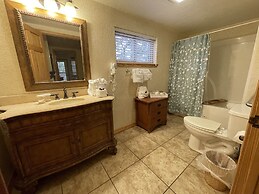 Mountain Harbor Lodge cottage on Lake Ouachita by RedAwning