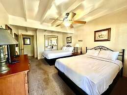 Mountain Harbor Lodge cottage on Lake Ouachita by RedAwning