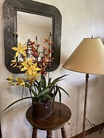 Lake view two bedroom, two bath log-sided cottage with private hot tub