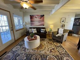 Mountain Harbor two bedroom Lodge cottage by RedAwning