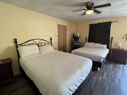 Queen Guest Room located at the Joplin Inn at the entrance to Mountain