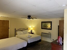 Queen Guest Room located at the Joplin Inn at the entrance to Mountain