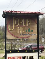 King Guest Room located at the Joplin Inn at the entrance to Mountain 