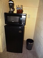 Queen Guest Room located at the Joplin Inn at the entrance to Mountain