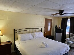 Queen Guest Room Located at the Joplin Inn at the Entrance to Mountain