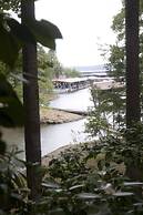 Lake side three bedroom, two bath house on Lake Ouachita with private 