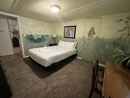 Lake side three bedroom, two bath house on Lake Ouachita with private 