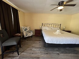 JI6, King Guest Room at the Joplin Inn at entrance to the resort by Re