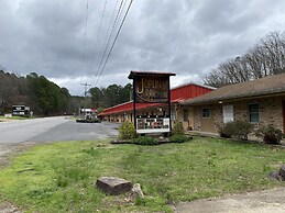 Queen Guest Room located at the Joplin Inn on the highway at the entra