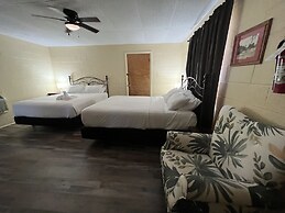 Queen Guest Room located at the Joplin Inn on the highway at the entra