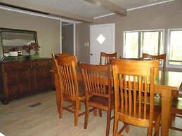 Mountain Harbor's four bedroom house by RedAwning