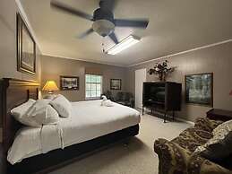 Mountain Harbor's four bedroom house by RedAwning
