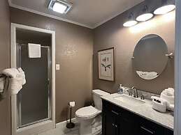 Mountain Harbor's four bedroom house by RedAwning