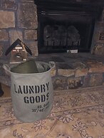 Mountain Harbor Forest View Lodge cottage by RedAwning