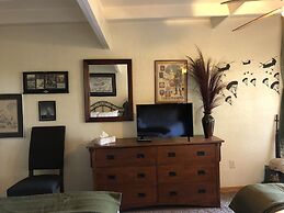 Mountain Harbor Forest View Lodge cottage by RedAwning