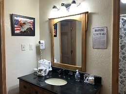 Mountain Harbor Forest View Lodge cottage by RedAwning