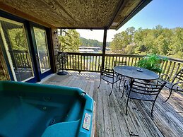 Luxury, loft, log-sided two bedroom Harbor North cottage on Lake Ouach