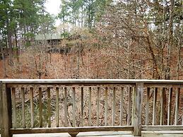 Luxury, loft, log-sided two bedroom Harbor North cottage on Lake Ouach