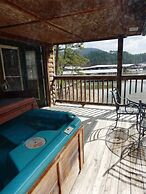 Luxury, loft, log-sided two bedroom Harbor North cottage on Lake Ouach