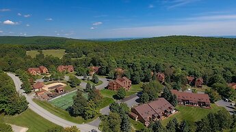 Seven Springs Swiss Mountain 3 BR Condo, Sleeps 8! by RedAwning - Save