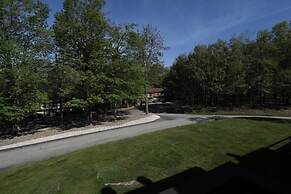 Seven Springs 3 BR Deluxe Condo, by Golf Course by RedAwning - Save 10