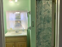 Mermaids & Mutts 3 Bedroom Bungalow by RedAwning