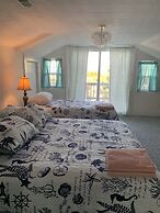 Mermaids & Mutts 3 Bedroom Bungalow by RedAwning