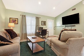 White Lane 3 Bedroom Home by RedAwning