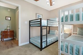 White Lane 3 Bedroom Home by RedAwning