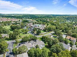 Premiere Pointe 2 Bedroom Condo by RedAwning