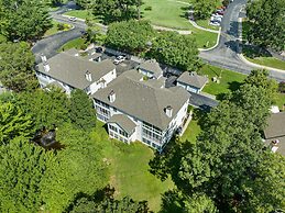 Premiere Pointe 2 Bedroom Condo by RedAwning