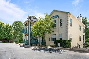 Premiere Pointe 2 Bedroom Condo by RedAwning