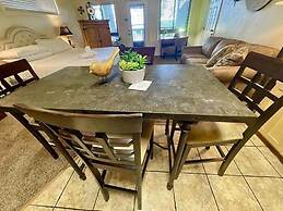 Lake view King Studio with full kitchen, deck overlooking Lake Ouachit