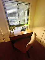 Lake view King Studio with full kitchen, deck overlooking Lake Ouachit